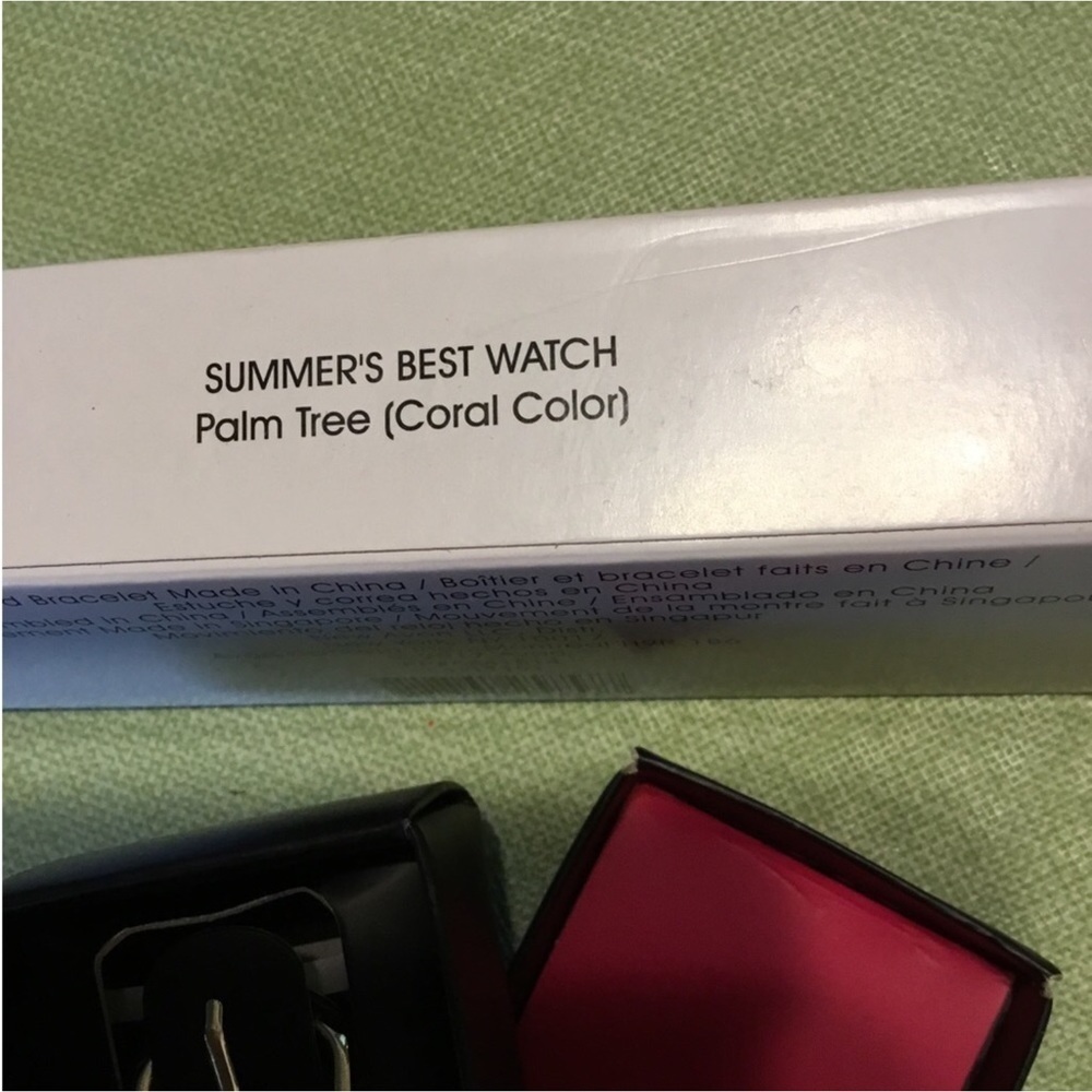AVON Woman’s Summers Best watch palm tree new in box Faux leather like s… - Picture 12 of 13